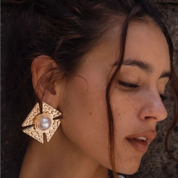 12th Tribe Jewelry - New!  Solana Gold and Pearl Statement Earrings • NWOT